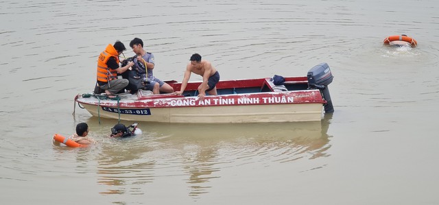 Ninh Thuận: Đứng trên thuyền thúng, nhảy xuống sông Dinh mất tích - Ảnh 1.