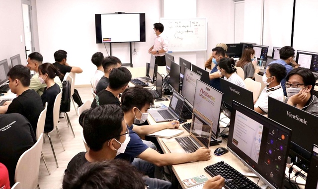 Google và VietnamWorks tặng 2.500 suất học bổng phát triển nhân tài số - Ảnh 1.