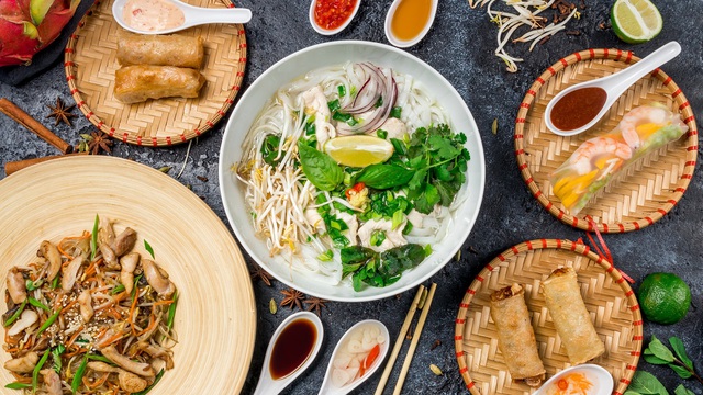 Du lịch Việt Nam: Từ thịt chó 'âm phủ' đến nhà hàng Michelin - Ảnh 2.