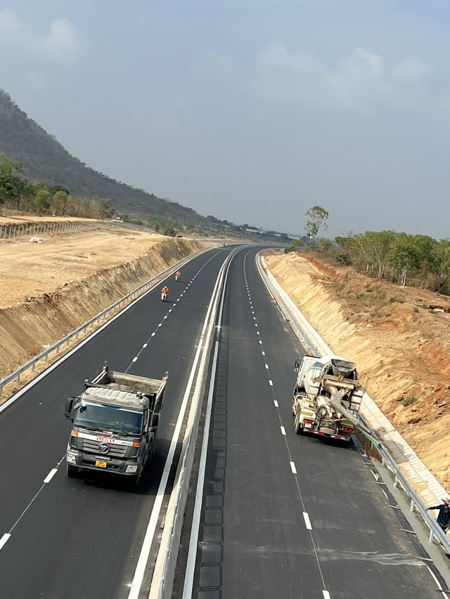 Hiện trạng tuyến cao tốc Vĩnh Hảo- Phan Thiết còn 9 ngày thông xe - Ảnh 2.