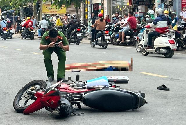 TP.HCM: Gặp tai nạn trên đường đi học về, nữ sinh viên tử vong - Ảnh 1.