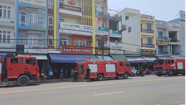 Đám cháy xảy ra tại khu vực có nhiều cửa hàng kinh doanh phụ tùng ô tô