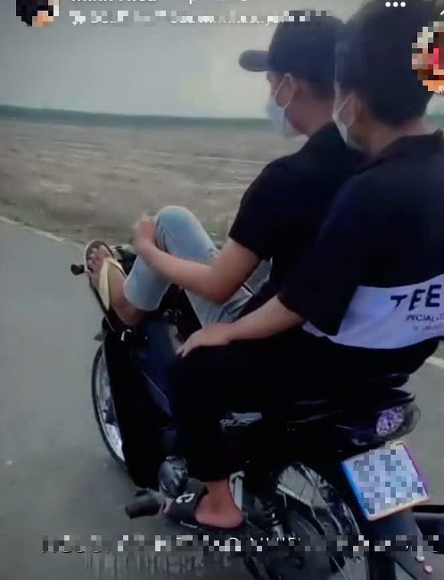 Bình Dương: Xử phạt nam thanh niên điều khiển xe máy bằng 2 chân - Ảnh 1.