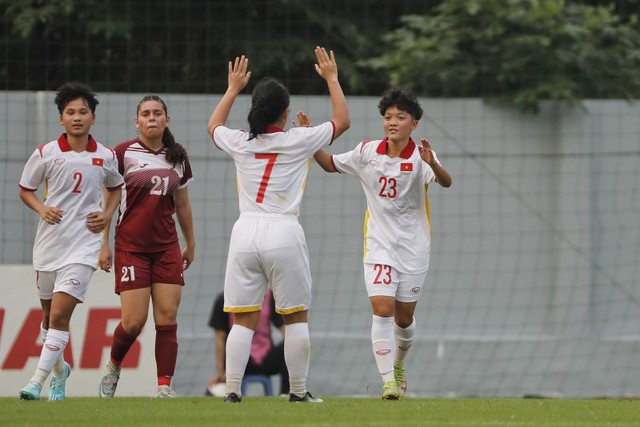 U.17 nữ Việt Nam thắng giòn giã trận ra quân vòng loại châu Á 2024 - Ảnh 2.