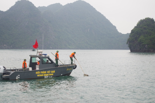 Quảng Ninh: Trên 300 ĐVTN ra quân làm sạch biển  - Ảnh 2.