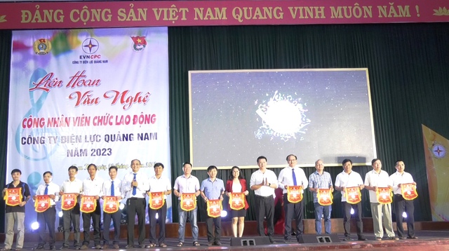 Liên hoan văn nghệ công nhân viên chức lao động PC Quảng Nam - Ảnh 1.