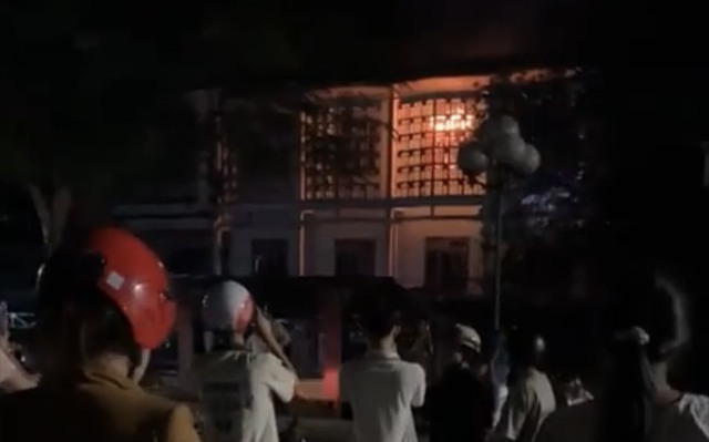 Quảng Ngãi: Phòng GD-ĐT H.Trà Bồng bị cháy trong đêm - Ảnh 1.