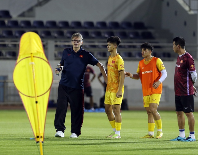 HLV Philippe Troussier bất ngờ rút gọn sớm danh sách U.22 Việt Nam, chia tay 7 cầu thủ - Ảnh 1.