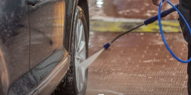 5 điều không nên làm khi tự rửa ô tô, tránh gây tổn hại bề mặt sơn- Ảnh 5.