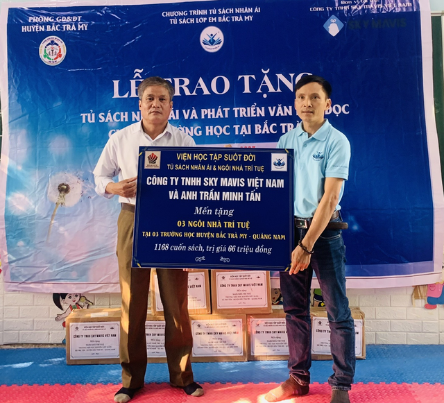 Tặng gần 1.200 cuốn sách cho trường học tai Quảng Nam - Ảnh 1.
