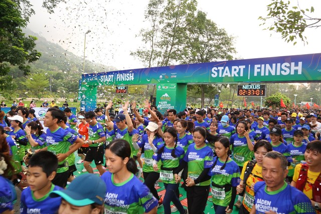 Hơn 7.000 người hào hứng với giải chạy 'Ba Den Mountain Marathon' - Ảnh 1.