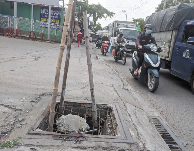 Bẫy hố ga, nguy hiểm - Ảnh 1.