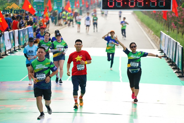 Hơn 7.000 người hào hứng với giải chạy 'Ba Den Mountain Marathon' - Ảnh 3.