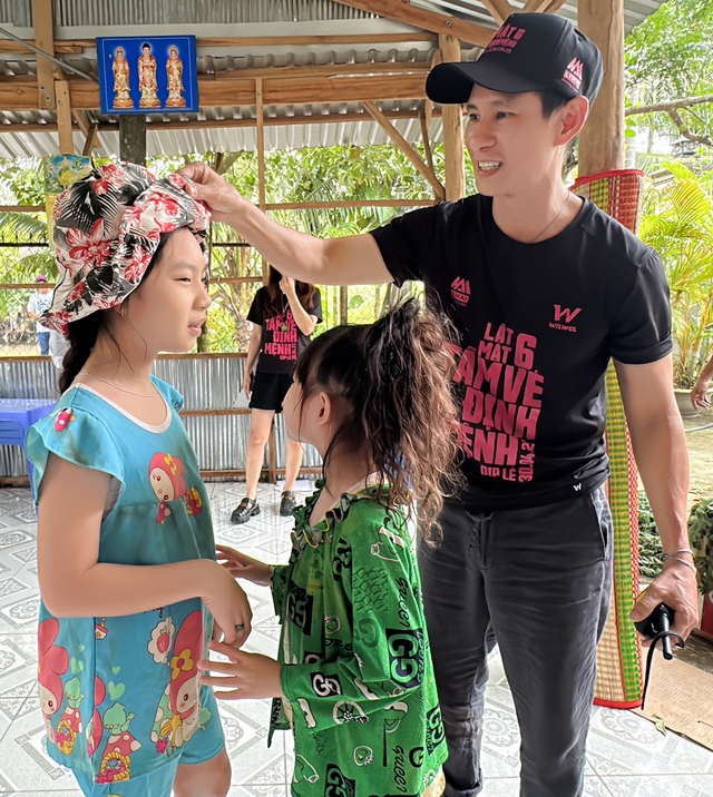 Hai con gái Lý Hải trổ tài diễn xuất trong phim của bố - Ảnh 3. Hai con gái Lý Hải trổ tài diễn xuất trong phim của bố - Ảnh 3.