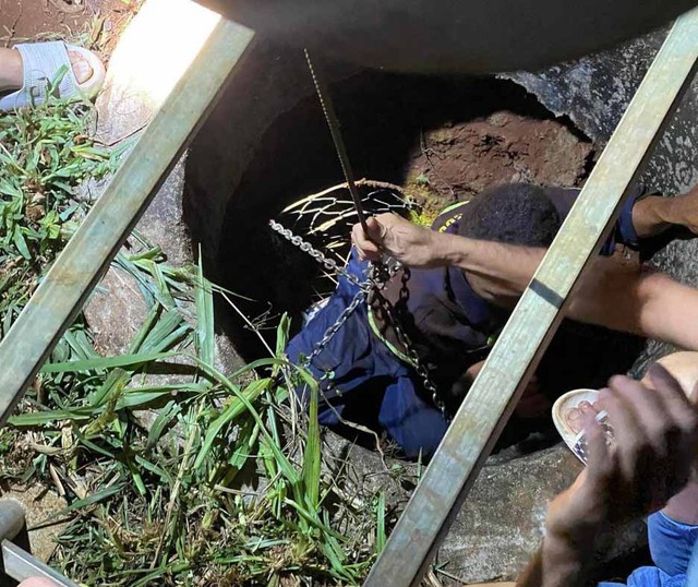Đắk Lắk: Giải cứu một cô gái rơi xuống giếng sâu 18 mét - Ảnh 1.