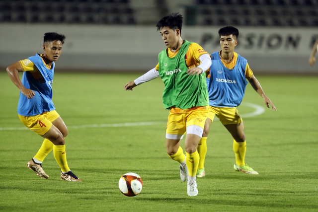 Minh Trọng (4) là 1 trong 2 cầu thủ miền Tây hiếm hoi ở U.22 Việt Nam