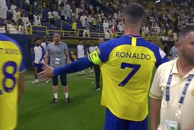 Lộ clip Cristiano Ronaldo chửi mắng HLV, CĐV đòi sa thải - Ảnh 1.