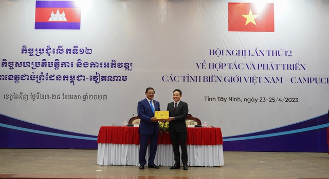 Việt Nam – Campuchia tổ chức hội nghị Hợp tác và phát triển các tỉnh biên giới - Ảnh 2.