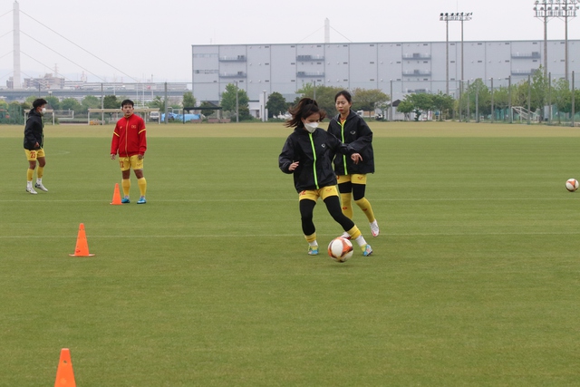 Đội tuyển nữ Việt Nam rèn chiến thuật, nâng cấp lối chơi ở Nhật Bản - Ảnh 1.
