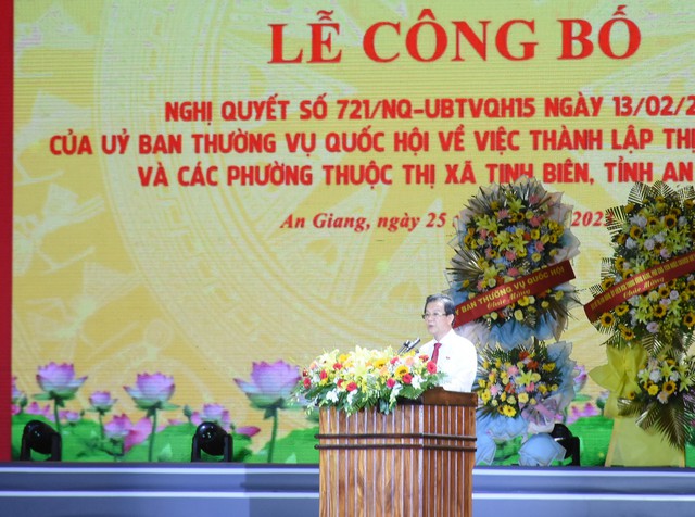 An Giang: Long trọng tổ chức lễ công bố thành lập thị xã Tịnh Biên - Ảnh 2.