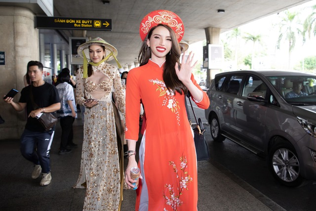 Hoa hậu Thái Lan mặc áo dài lộ nội y ren phản cảm - Ảnh 4.