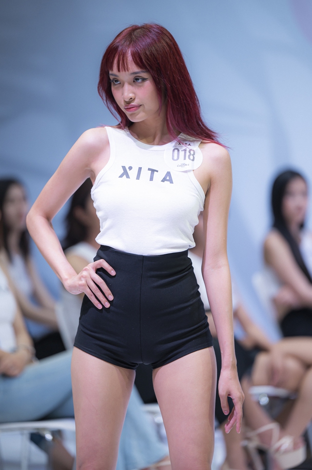 Vợ thủ môn Bùi Tiến Dũng khoe dáng nóng bỏng sau khi sinh con đầu lòng - Ảnh 4. Vợ thủ môn Bùi Tiến Dũng khoe dáng nóng bỏng sau khi sinh con đầu lòng - Ảnh 4.