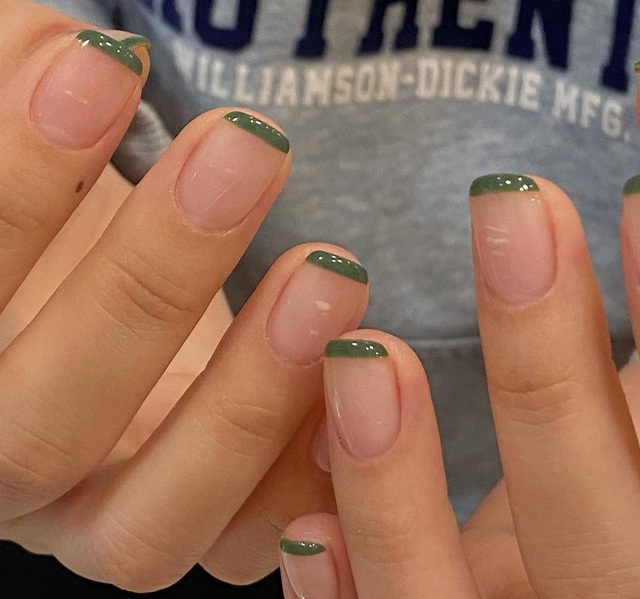 Tăng điểm phong cách nhờ những kiểu nail màu xanh đón hè cực sang tay - Ảnh 6.