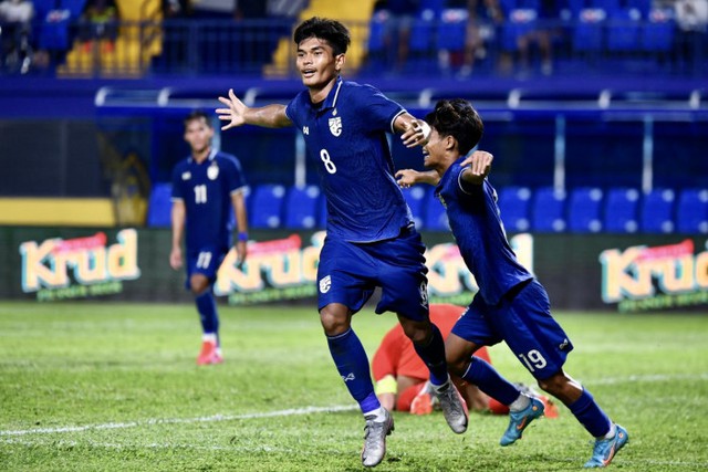 U.22 Thái Lan chốt đội hình mạnh 20 cầu thủ chính thức dự SEA Games 32 - Ảnh 1.