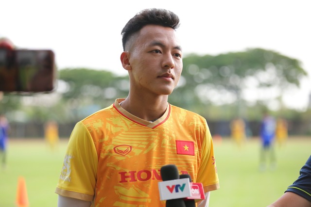 Tiền vệ U.22 Việt Nam: 'HLV Troussier dặn cầu thủ cứ thoải mái tinh thần' - Ảnh 1.