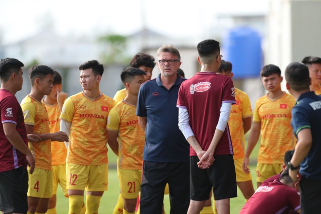 HLV Troussier loại 4 cầu thủ, chốt danh sách U.22 Việt Nam dự SEA Games 32 - Ảnh 2.