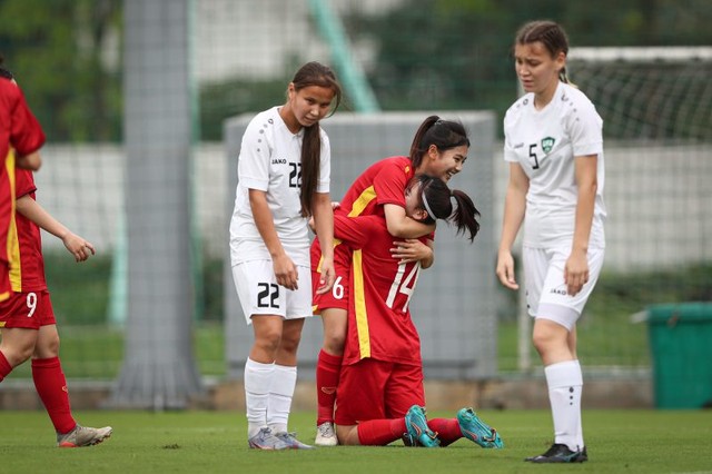 Đè bẹp Uzbekistan, U.17 nữ Việt Nam lọt vào vòng loại thứ hai U.17 nữ châu Á 2024 - Ảnh 2.