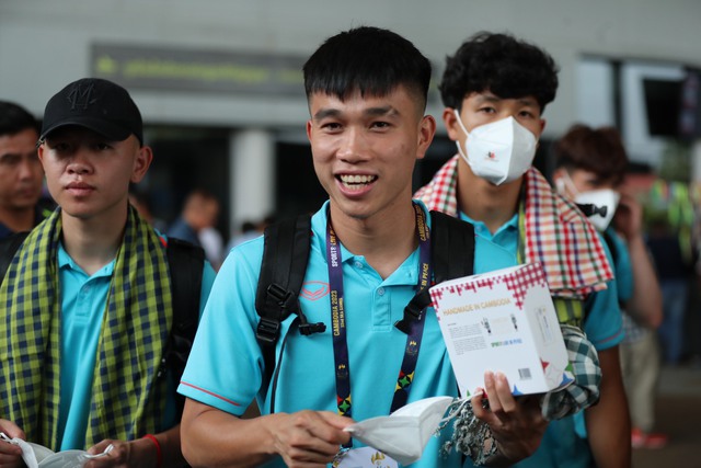Đến Campuchia an toàn, U.22 Việt Nam gấp rút chuẩn bị đấu vòng bảng SEA Games 32 - Ảnh 7.