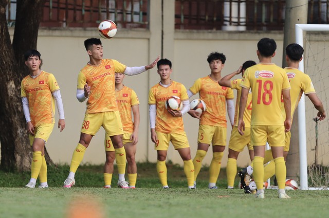 Tiền vệ U.22 Việt Nam: 'HLV Troussier dặn cầu thủ cứ thoải mái tinh thần' - Ảnh 5.