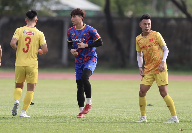 Tiền vệ U.22 Việt Nam: 'HLV Troussier dặn cầu thủ cứ thoải mái tinh thần' - Ảnh 3.