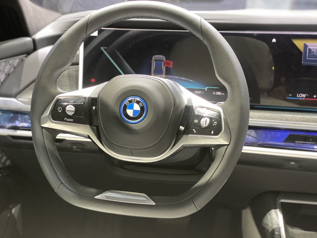 Xe điện hạng sang BMW i7 có giá 7,2 tỉ đồng tại Việt Nam   - Ảnh 3.