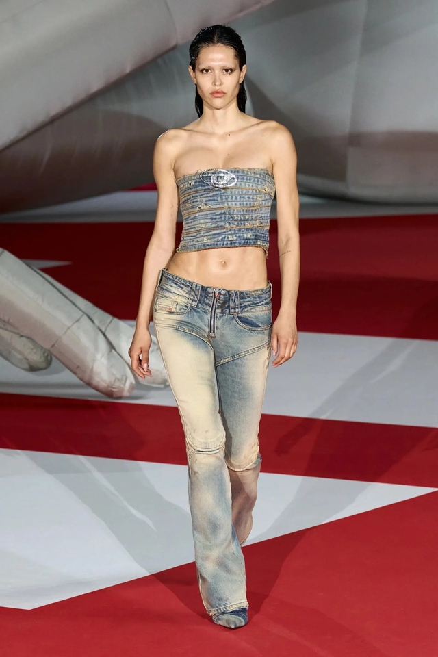 Giải mã 5 xu hướng quần jeans 2023 khiến các tín đồ thời trang mê đắm - Ảnh 9.
