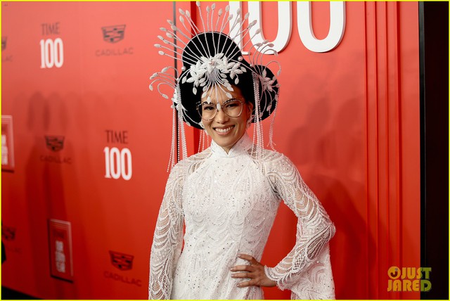 Cây hài gốc Việt Ali Wong diện áo dài trên thảm đỏ 'Time 100 Gala'  - Ảnh 3.
