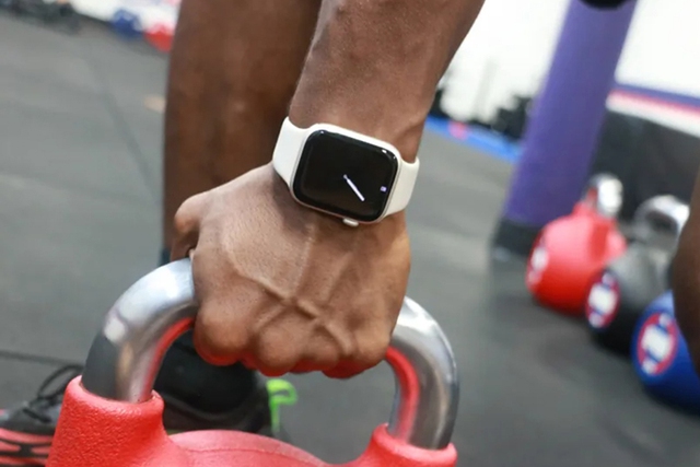 Apple phát triển 'huấn luyện viên sức khỏe AI' cho Apple Watch - Ảnh 1.