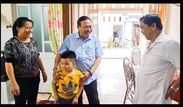 Bác sĩ Nguyễn Phú Lâm mát tay với chữa bệnh hiếm muộn lâu năm - Ảnh 2.