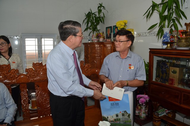 Phó chủ tịch Quốc hội Nguyễn Đức Hải tiếp xúc cử tri tại huyện đảo Phú Quý - Ảnh 3.