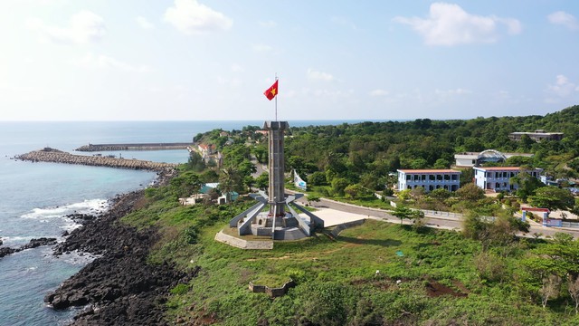 'Hổ' bất ngờ xuất hiện ở đảo du lịch Cồn Cỏ - Ảnh 1.