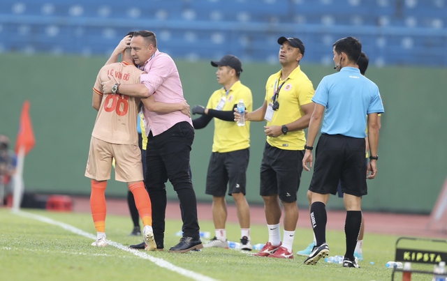 CLB Công an Hà Nội tiết lộ lý do bất ngờ chia tay HLV người Brazil - Ảnh 2.