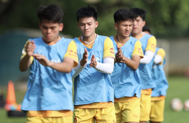 Đội hình U.22 Việt Nam: HLV Troussier loại thêm cầu thủ nào? - Ảnh 2.