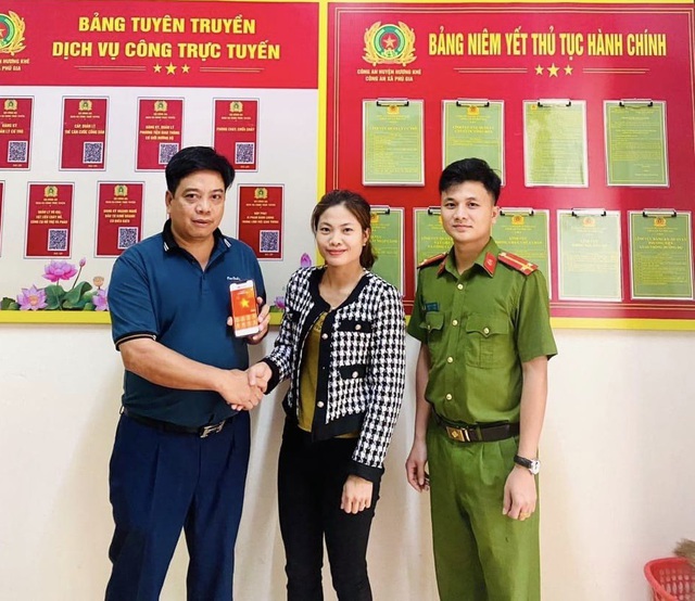 Một phụ nữ ở Hà Tĩnh trả lại 400 triệu đồng cho người chuyển khoản nhầm - Ảnh 1.