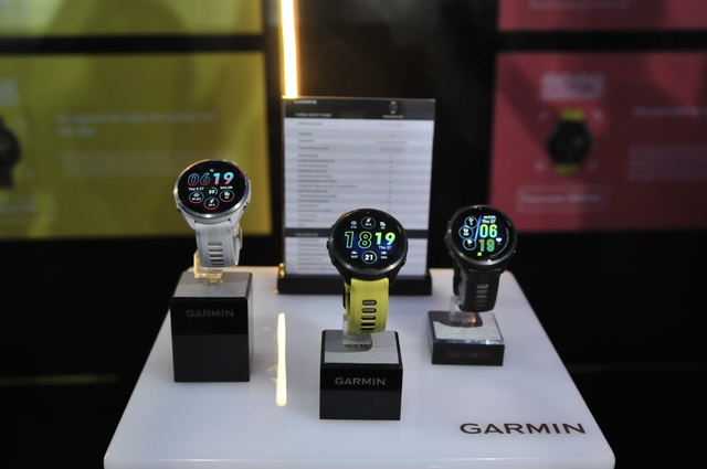 Garmin ra mắt đồng hồ chạy bộ GPS trang bị màn hình AMOLED đầu tiên thế giới - Ảnh 2.