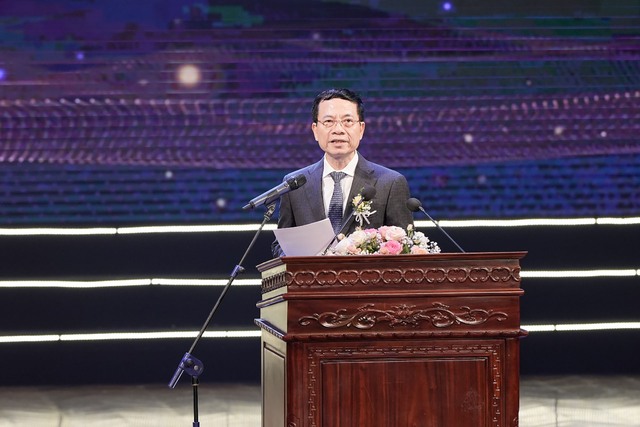 Bộ Trưởng Bộ Thông tin và Truyền thông Nguyễn Mạnh Hùng phát biểu tại Lễ kỷ niệm 20 năm, vinh danh và trao giải thưởng Sao Khuê 2023