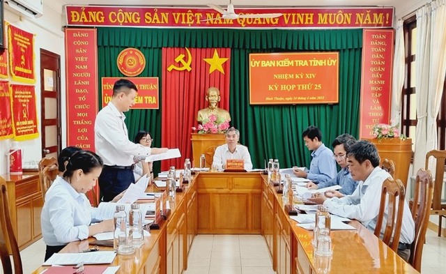 Kỷ luật giám đốc Bệnh viện đa khoa Bình Thuận Nguyễn Văn Thành do dính Việt Á - Ảnh 2.