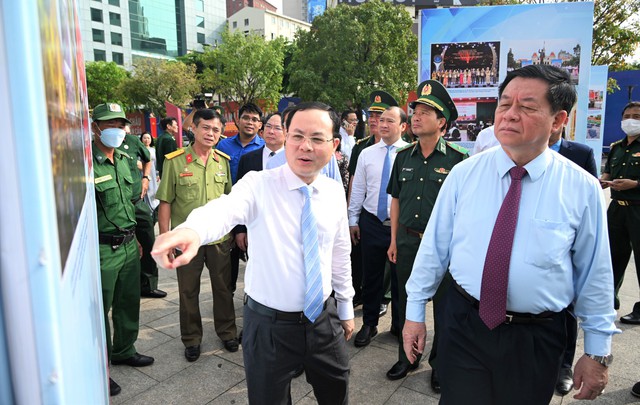 TP.HCM: Trưởng ban Tuyên giáo Trung ương dự triển lãm về biên cương - Ảnh 1.