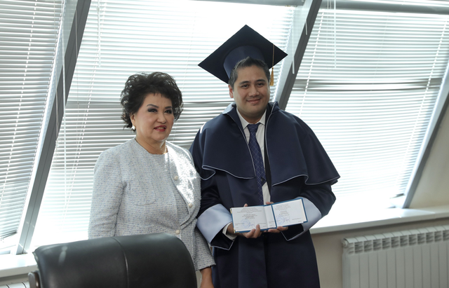 NSƯT Bùi Công Duy nhận học hàm giáo sư danh dự Kazakhstan - Ảnh 1.
