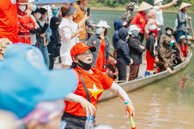 Nhộn nhịp lễ hội đua thuyền trên sông Son - Ảnh 5.